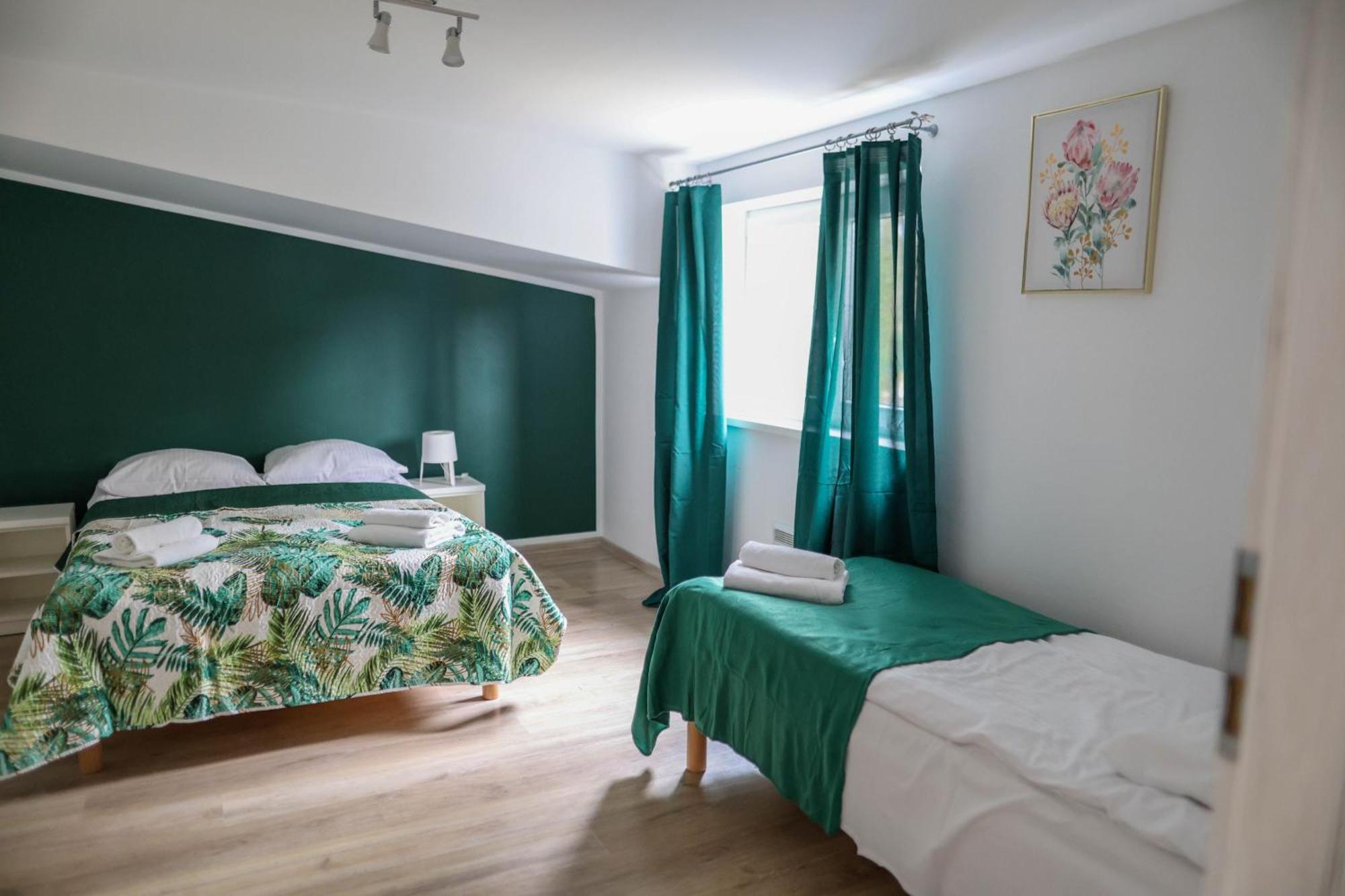 Apartamenty Poddabek- Basen Kryty, Sauna, Animacje Dla Dzieci , Malpi Gaj, Baseny Na Dachu Poddabie Luaran gambar