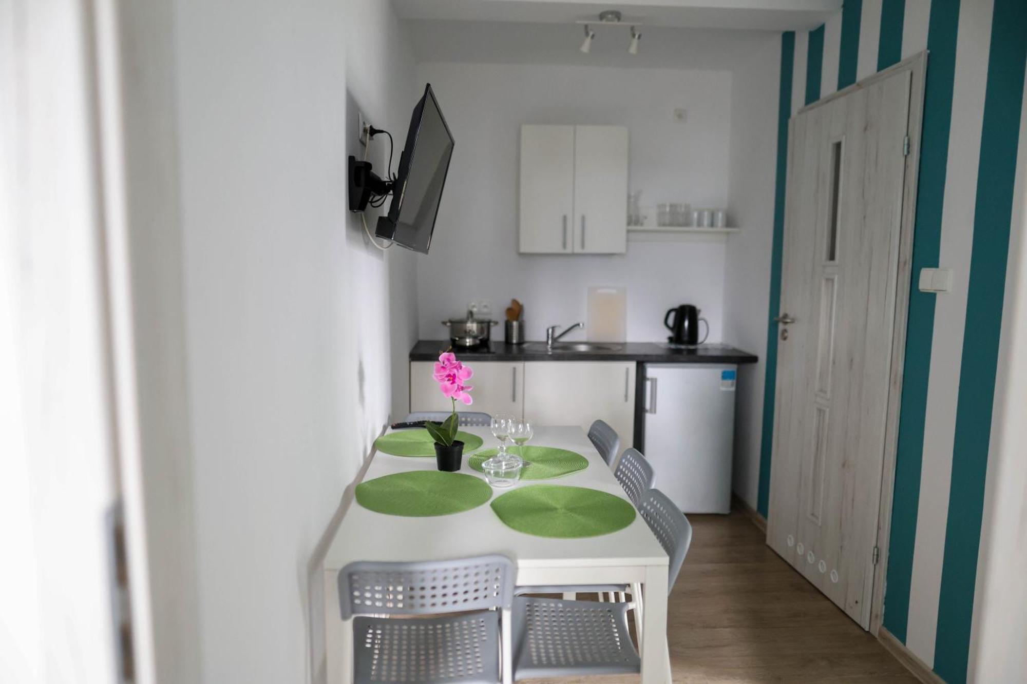 Apartamenty Poddabek- Basen Kryty, Sauna, Animacje Dla Dzieci , Malpi Gaj, Baseny Na Dachu Poddabie Luaran gambar