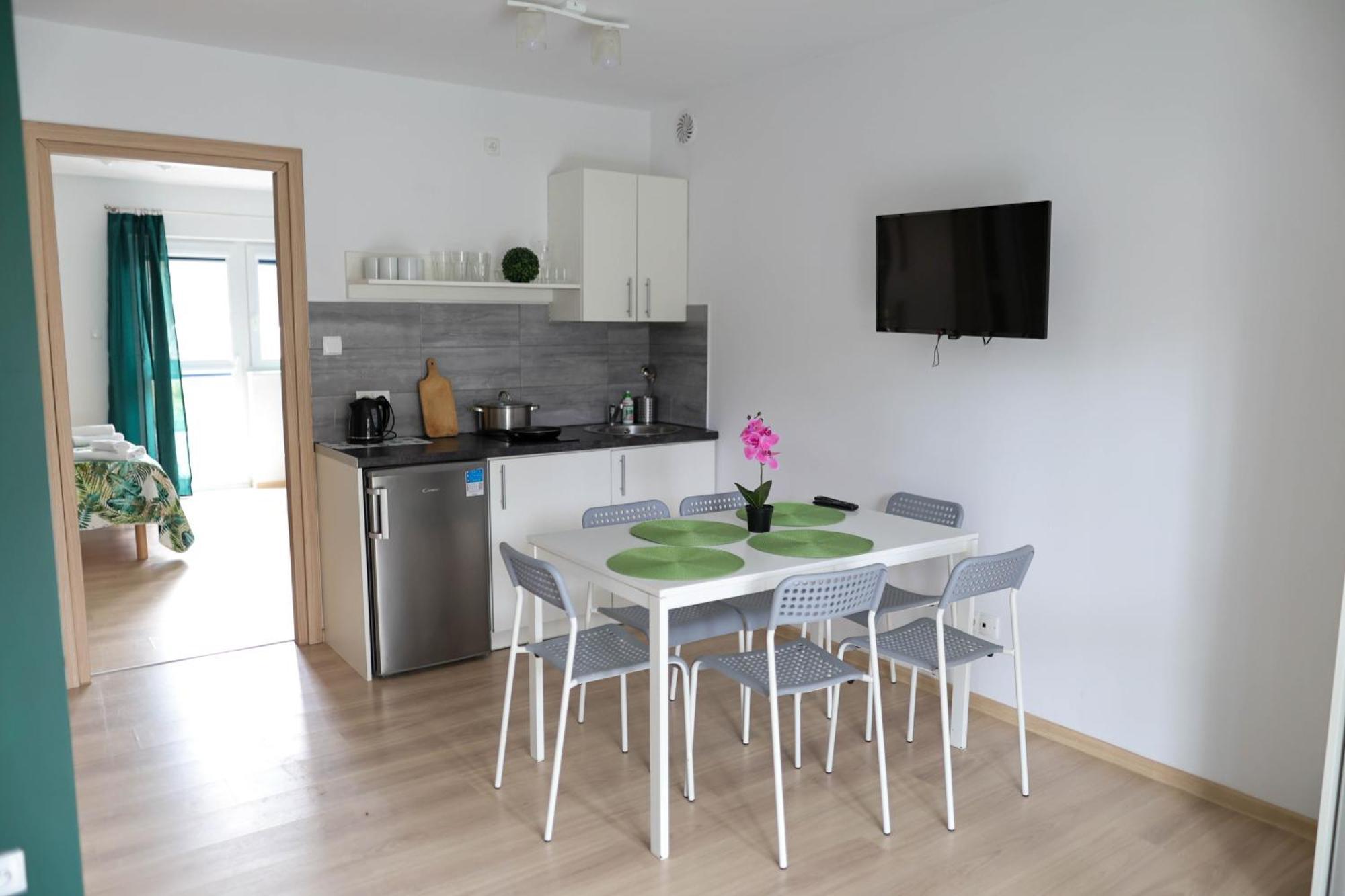 Apartamenty Poddabek- Basen Kryty, Sauna, Animacje Dla Dzieci , Malpi Gaj, Baseny Na Dachu Poddabie Luaran gambar